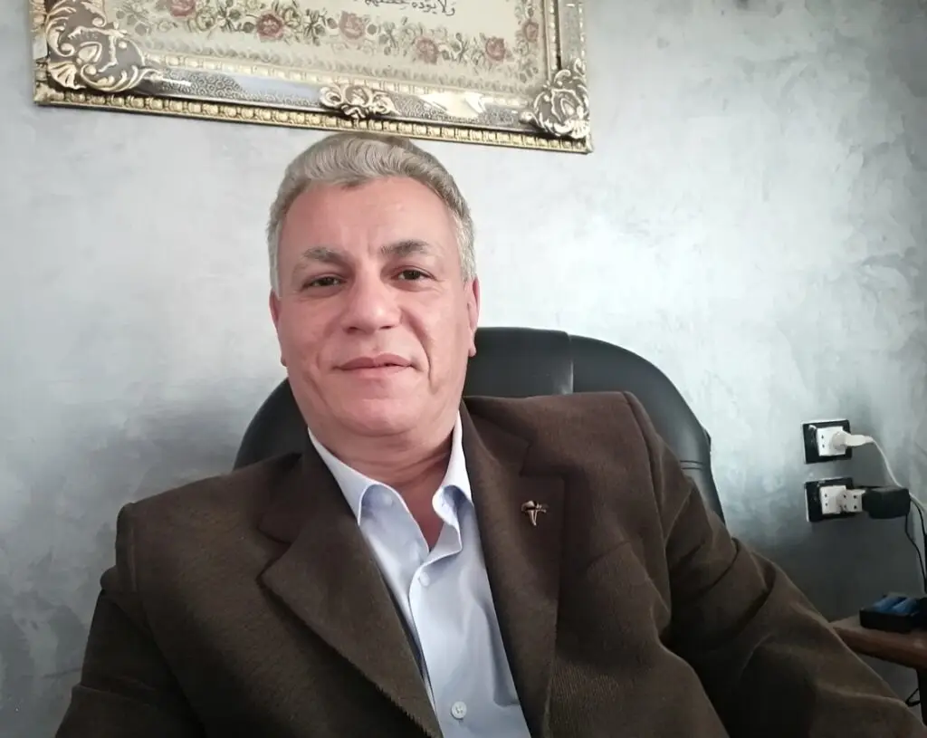 HRDA: تطوير القيادة واتخاذ القرار تحت الضغط – تجربة تدريبية متقدمة في إدارة المخاطر والأزمات 1 Major General Ayman Sayed El-Ahl while explaining the leadership skills development program and training on high risk decision making (HRDA)